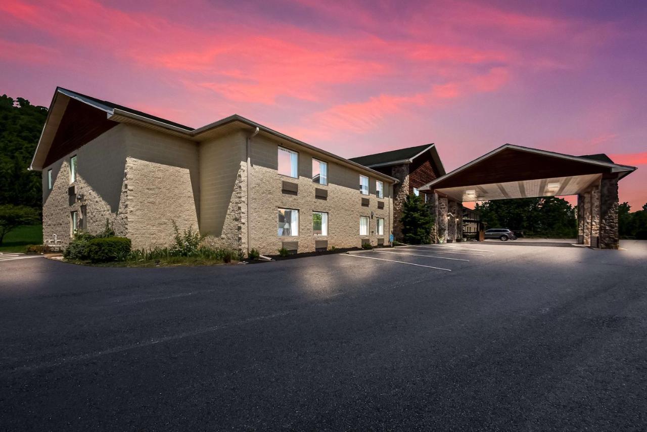 Surestay Plus Hotel By Best Western Berkeley Springs Exterior photo