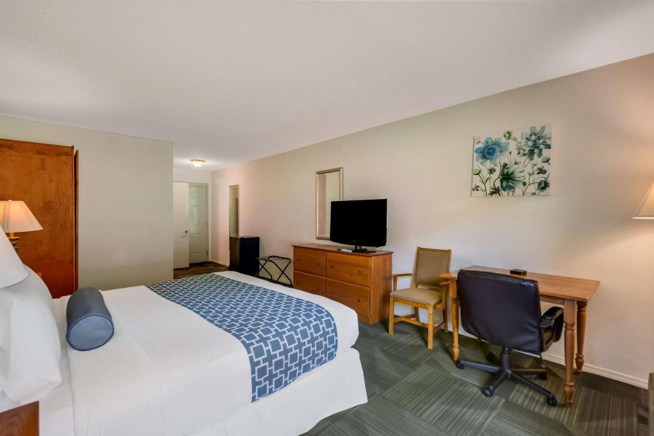 Surestay Plus Hotel By Best Western Berkeley Springs Exterior photo