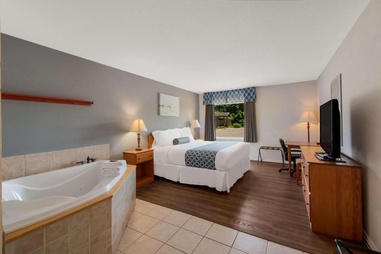 Surestay Plus Hotel By Best Western Berkeley Springs Exterior photo