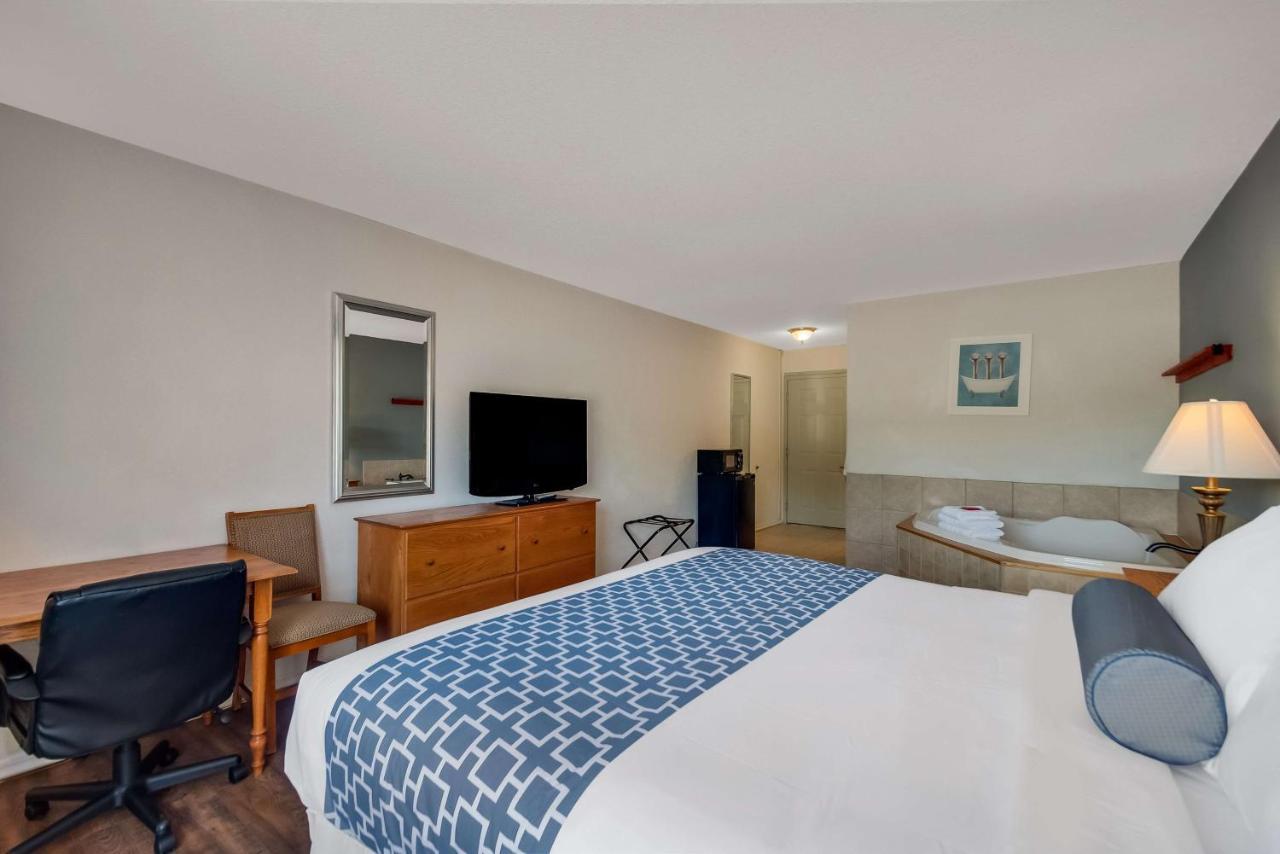 Surestay Plus Hotel By Best Western Berkeley Springs Exterior photo