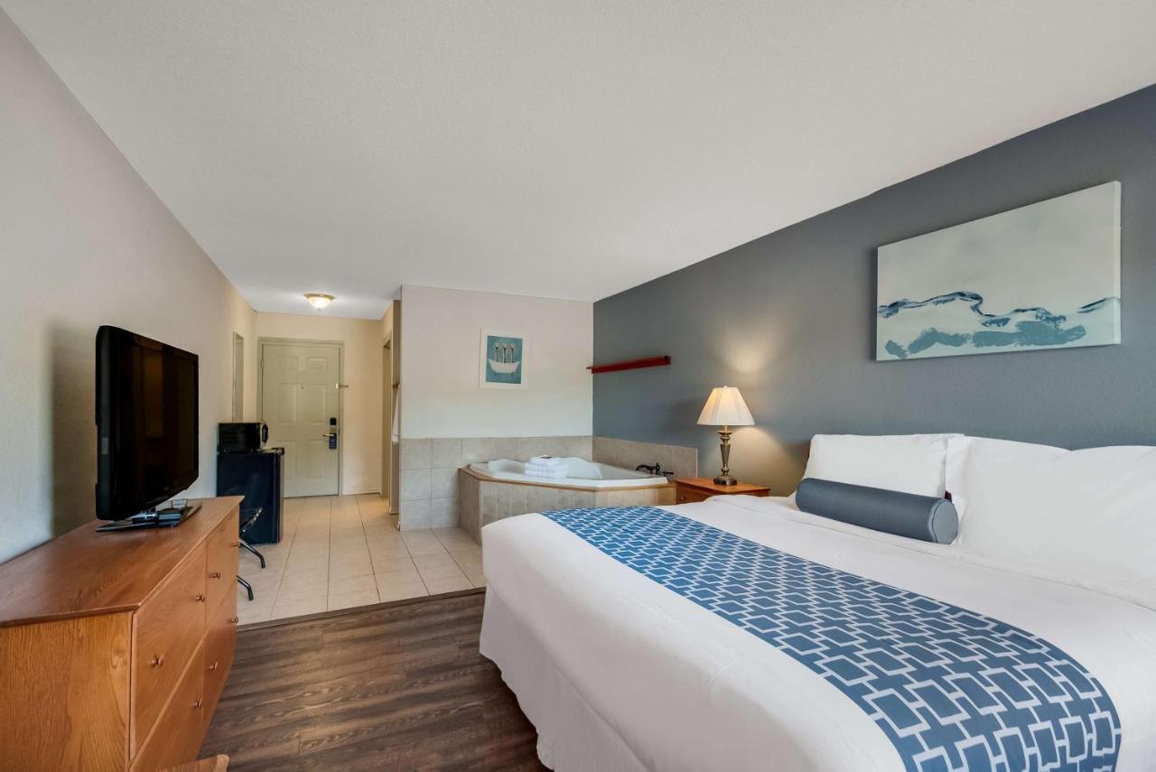 Surestay Plus Hotel By Best Western Berkeley Springs Exterior photo