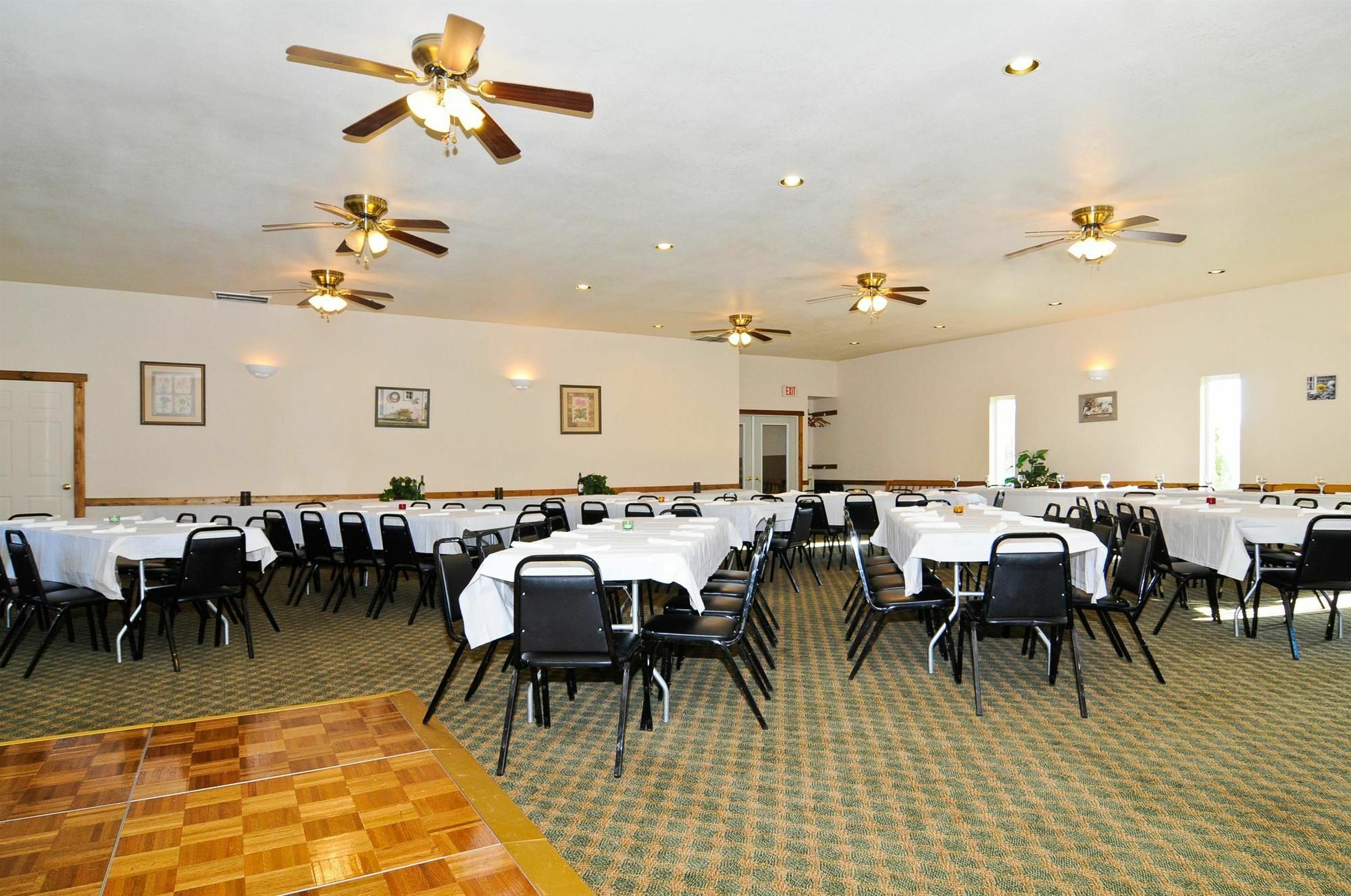 Surestay Plus Hotel By Best Western Berkeley Springs Restaurant photo