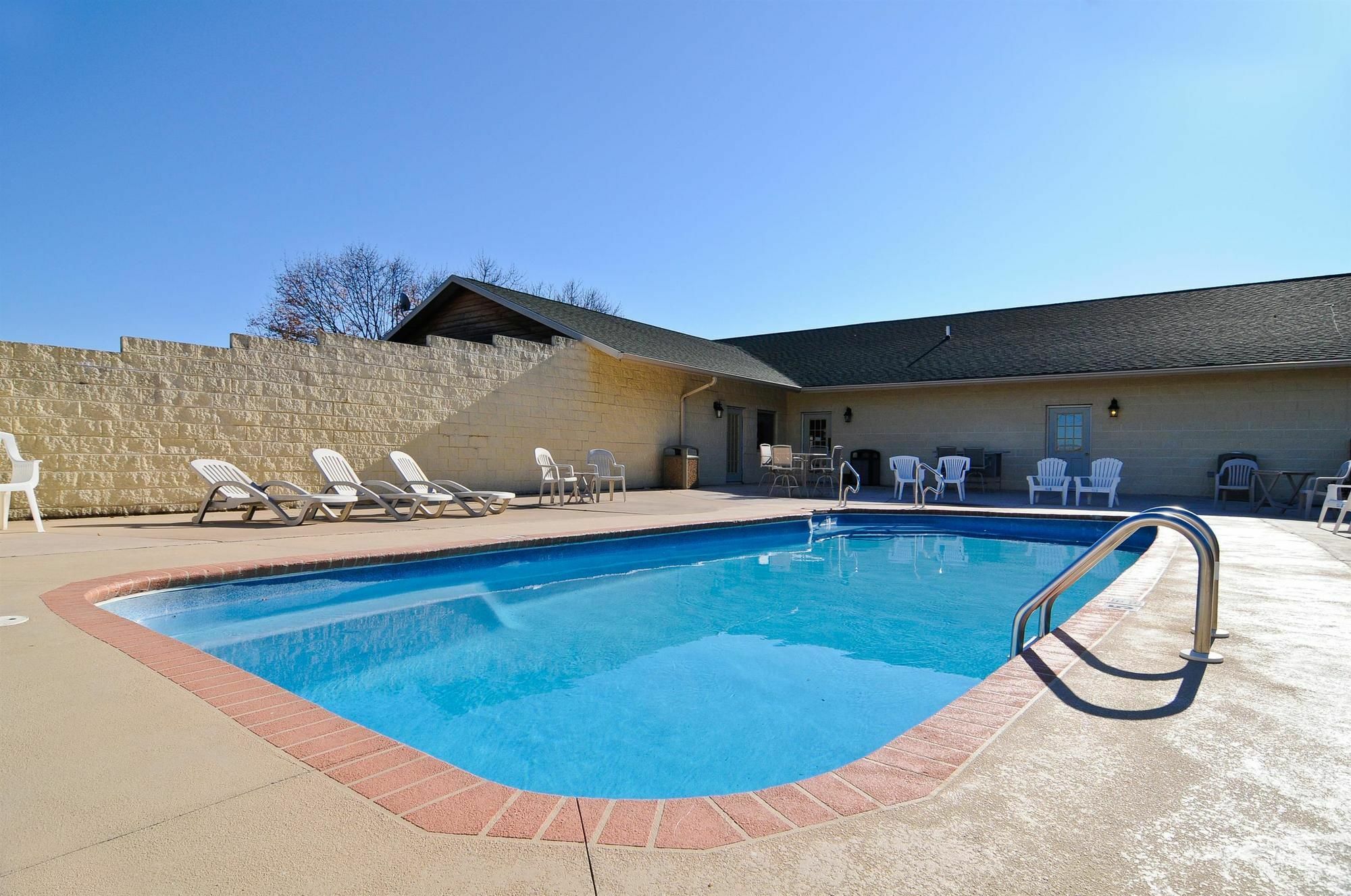 Surestay Plus Hotel By Best Western Berkeley Springs Exterior photo