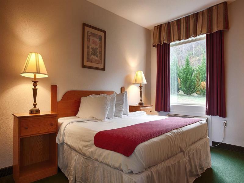 Surestay Plus Hotel By Best Western Berkeley Springs Exterior photo